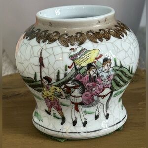 Vintage Chinese Porcelain Famille Rose Ginger Jar/Vase Made in Macau EUC.